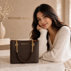 Michael Kors Signature Tote – Timeless Elegance, Everyday Luxury